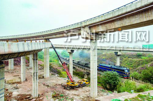 正在建設(shè)中的城西馬屋基立交。 記者 牟科 攝